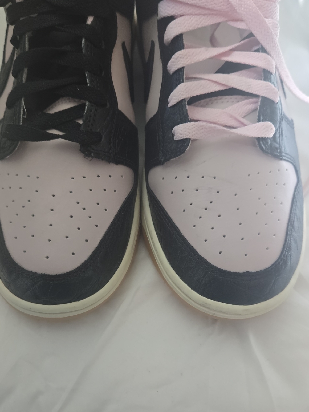 Nike Dunk Low Pink and Black Croc-Textured Size 10 EXCELLENT CONDITON - Picture 5 of 8